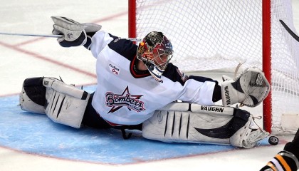 开云体育网页版-曼联后卫因伤缺席关键欧冠比赛，球队备战受影响