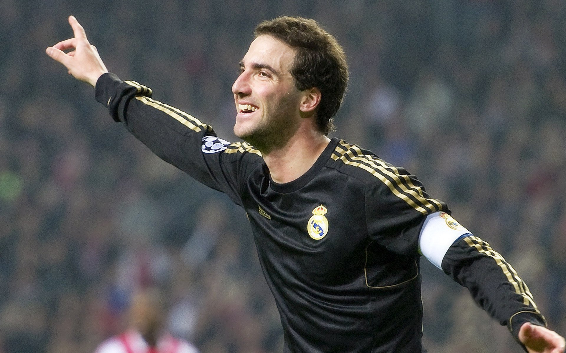 历史性突破！第一位亚洲女车手登上领奖台，亚洲女赛车手